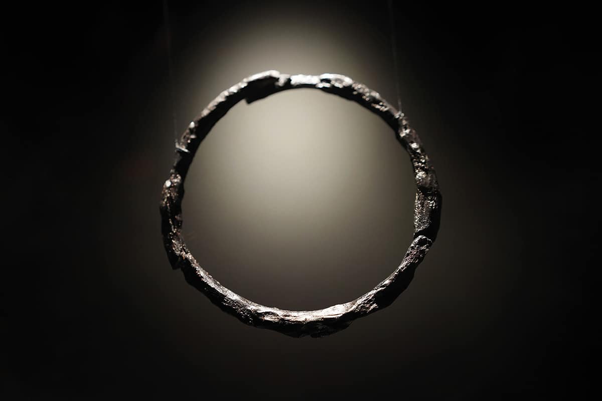 Bracelet exposé au musée de Czestochowa, en Pologne.